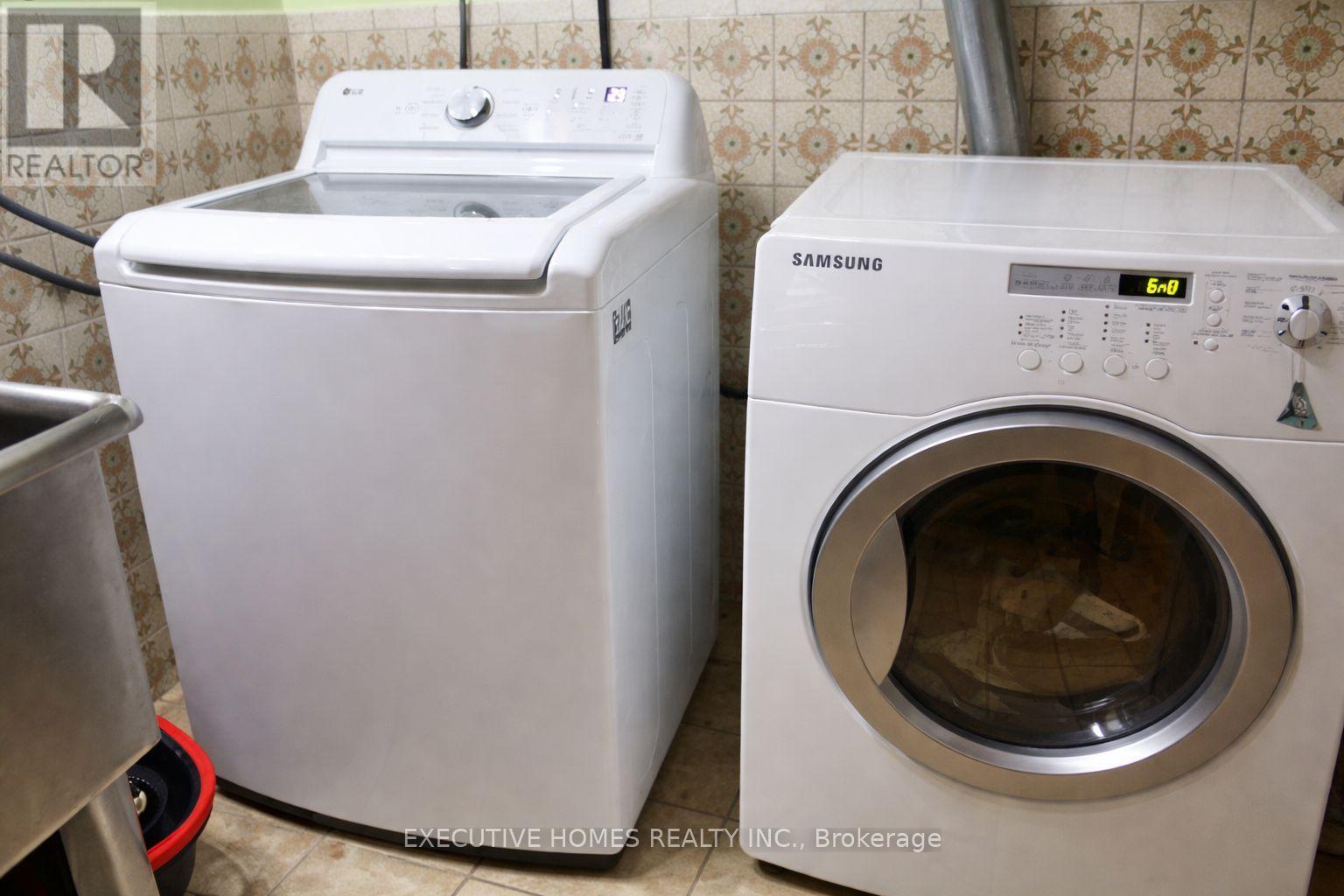 2 Clubhouse Court, Toronto, Ontario  M3L 2K5 - Photo 13 - W12682496