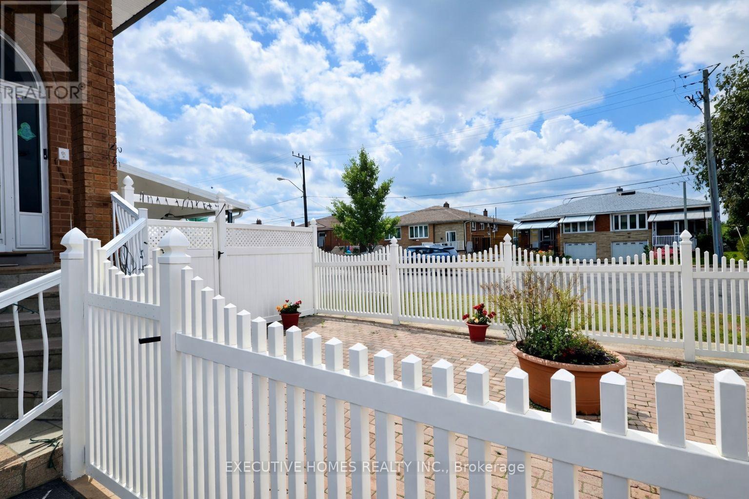 2 Clubhouse Court, Toronto, Ontario  M3L 2K5 - Photo 2 - W12682496