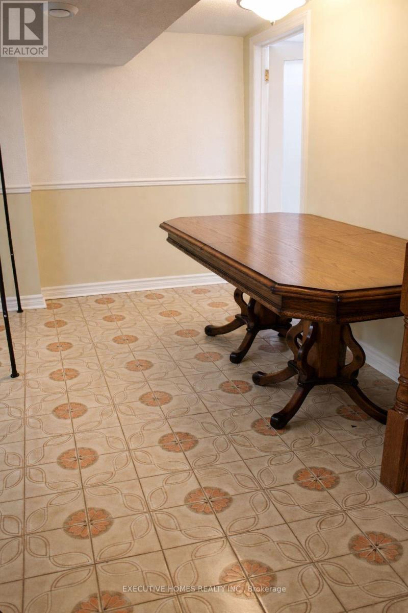 2 Clubhouse Court, Toronto, Ontario  M3L 2K5 - Photo 7 - W12682496