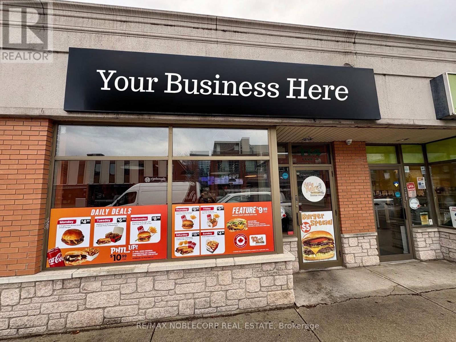 4 - 114 LAKESHORE ROAD E, Mississauga, Ontario