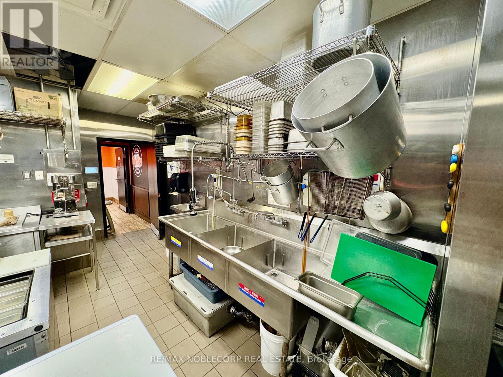 4 - 114 Lakeshore Road E, Mississauga, Ontario  L5G 1C9 - Photo 12 - W12682506