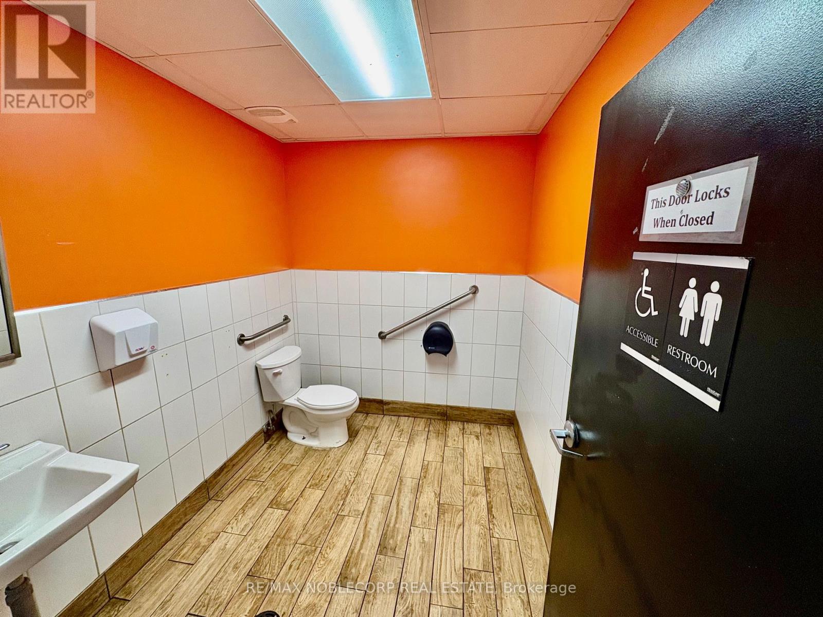 4 - 114 Lakeshore Road E, Mississauga, Ontario  L5G 1C9 - Photo 17 - W12682506