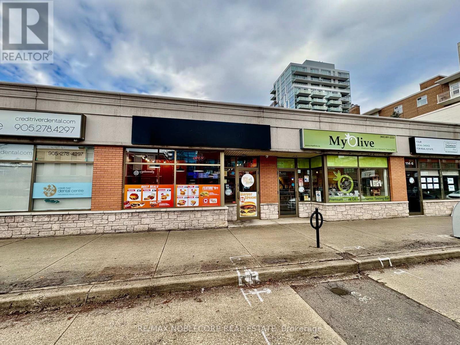 4 - 114 Lakeshore Road E, Mississauga, Ontario  L5G 1C9 - Photo 19 - W12682506