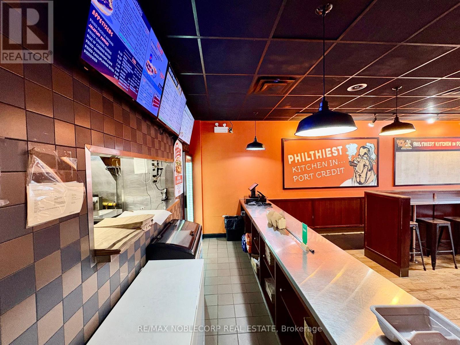 4 - 114 Lakeshore Road E, Mississauga, Ontario  L5G 1C9 - Photo 7 - W12682506