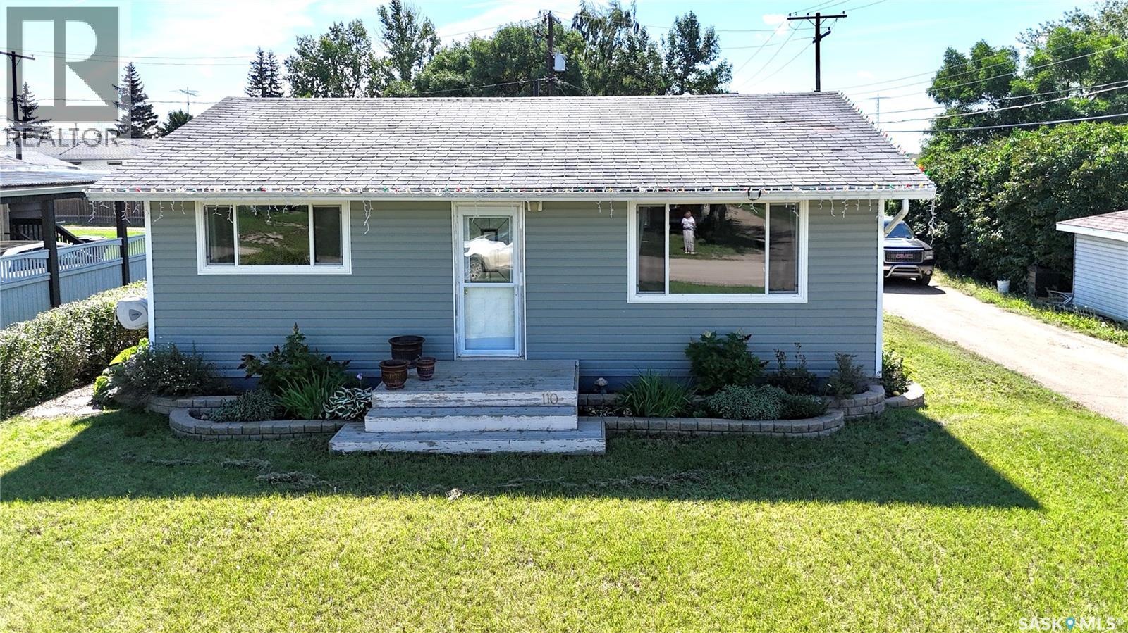 110 Stanley Street, Elbow, Saskatchewan  S0H 1J0 - Photo 2 - SK015651