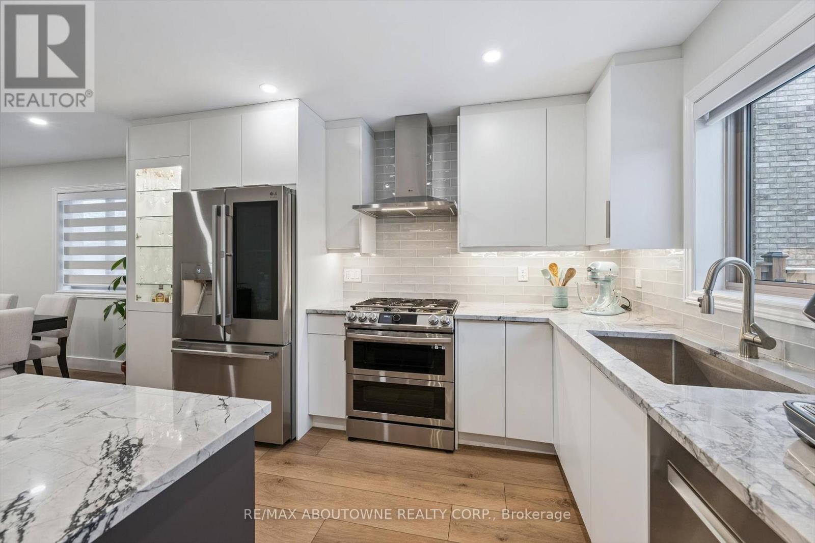 28 Kathleen Court, Hamilton, Ontario  L8T 5B1 - Photo 11 - X12682422