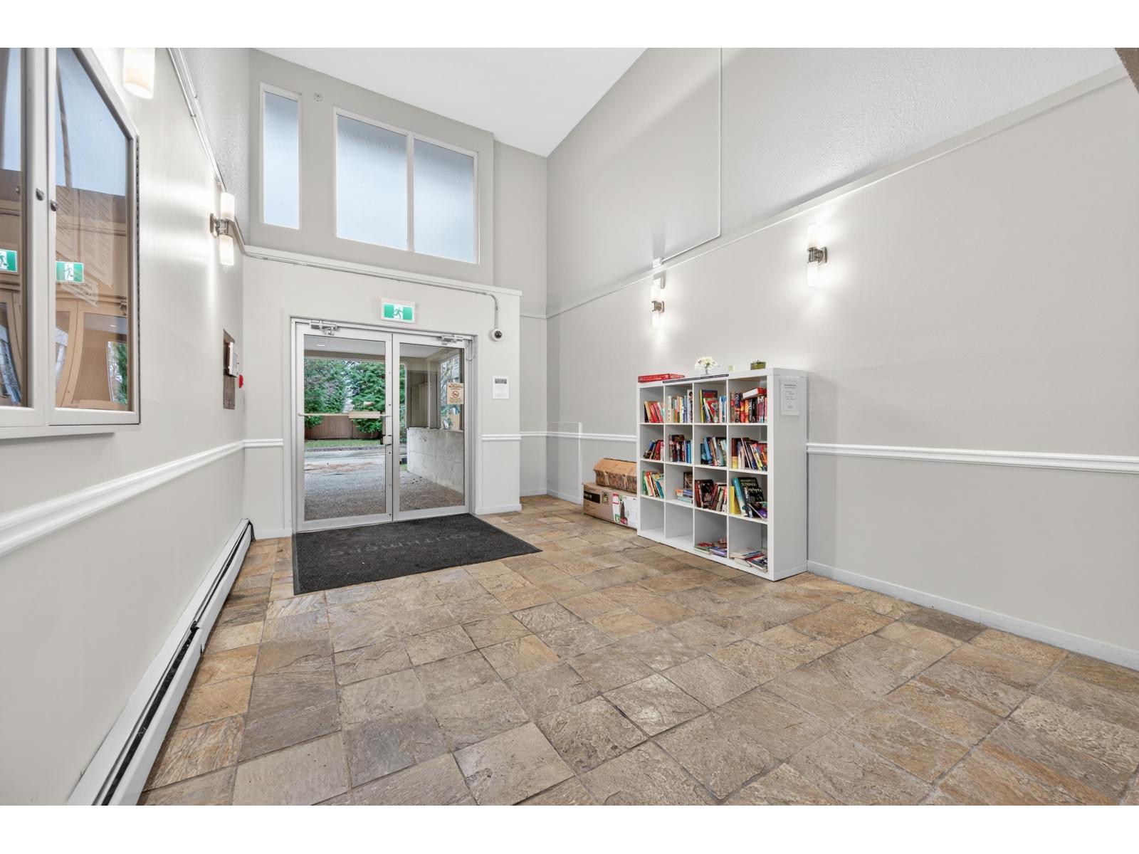 314 1850 E Southmere Crescent, Surrey, British Columbia  V4A 6Y6 - Photo 3 - R3077544