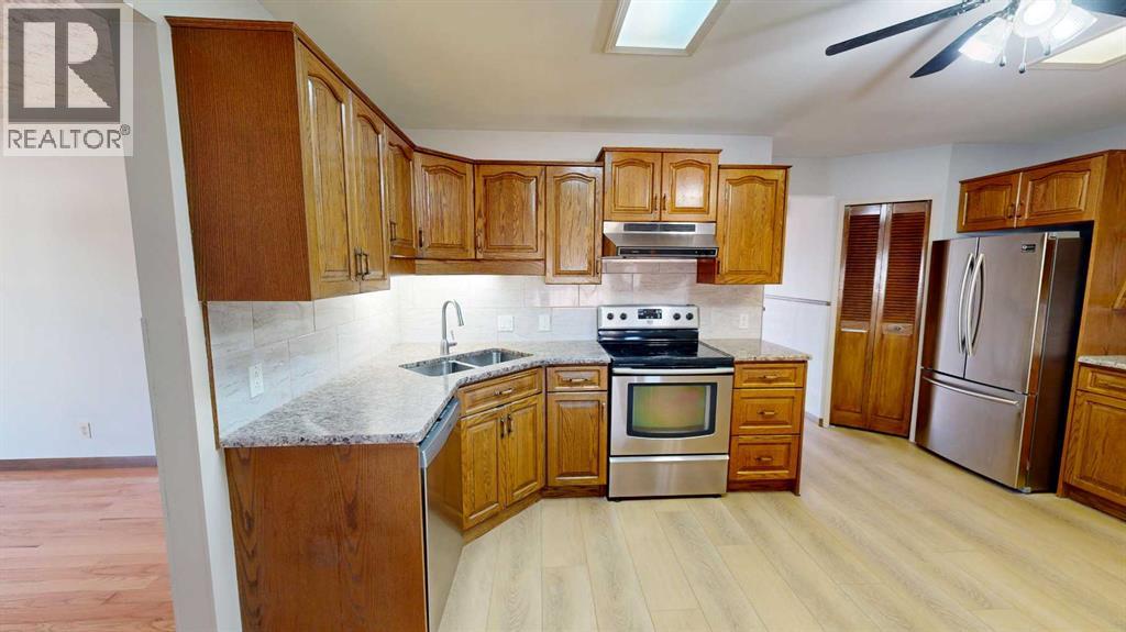 1714 St Andrew Road N, Lethbridge, Alberta  T1H 4L8 - Photo 2 - A2276559