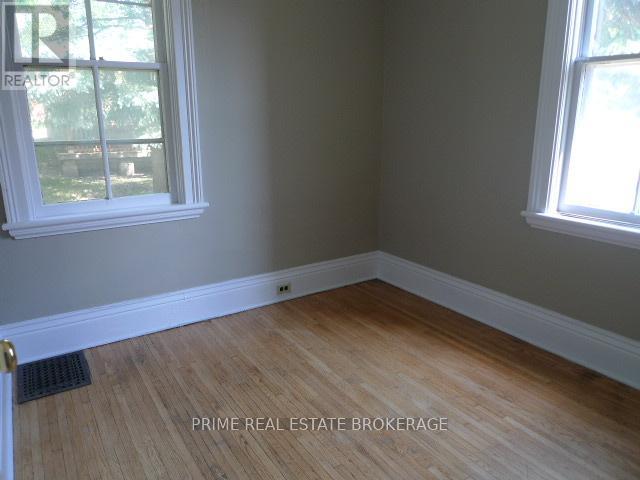 202 Sydenham Street, London East, Ontario  N6A 1W3 - Photo 3 - X12682544