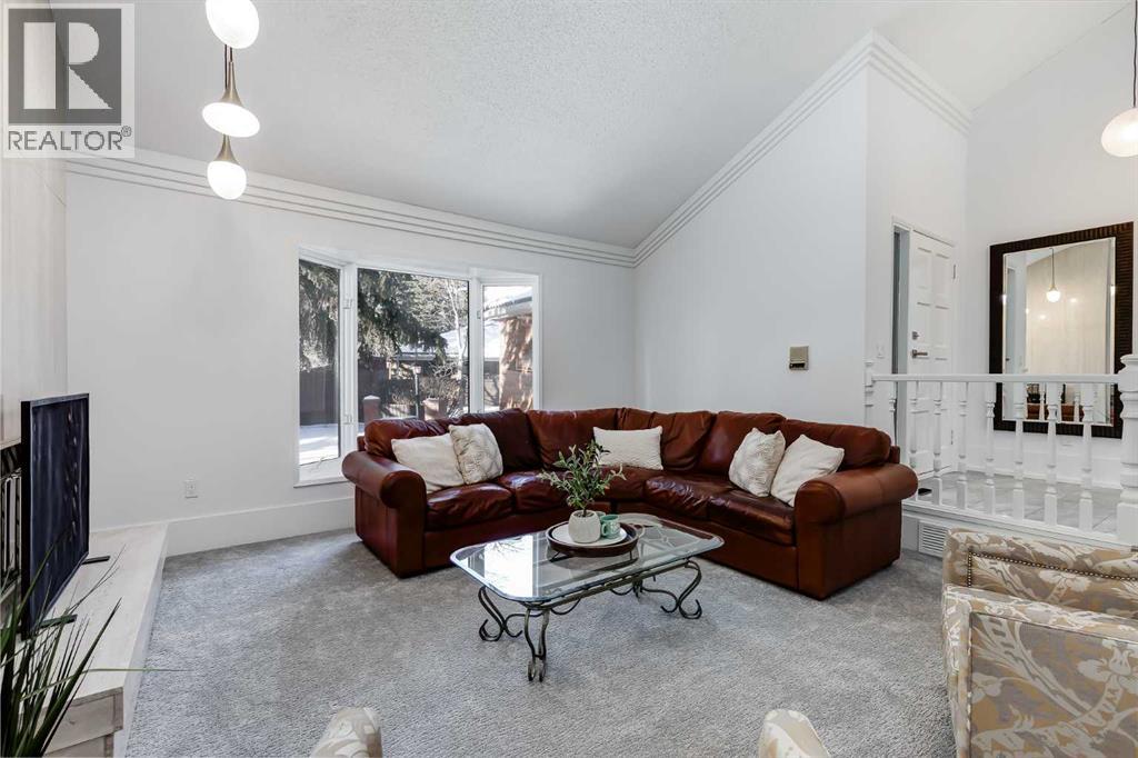 18, 35 Oakmount Court Sw, Calgary, Alberta  T2V 4Y3 - Photo 5 - A2276013