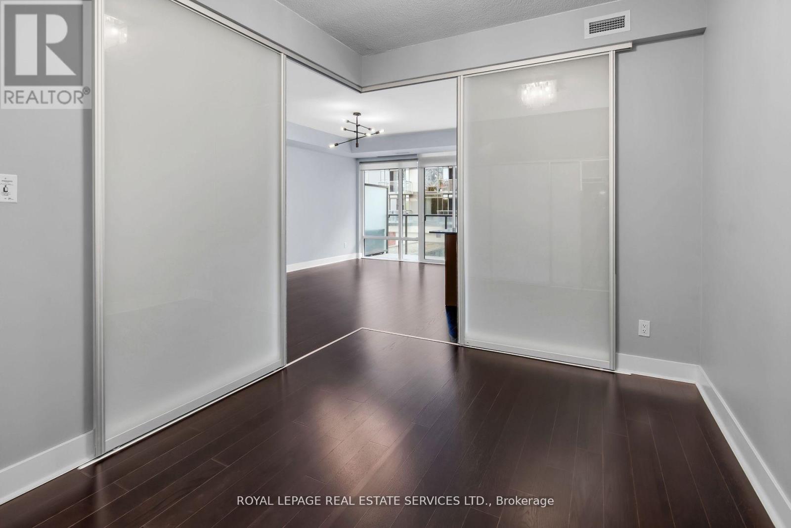 330 - 90 Stadium Road, Toronto, Ontario  M5V 3W5 - Photo 8 - C12682560