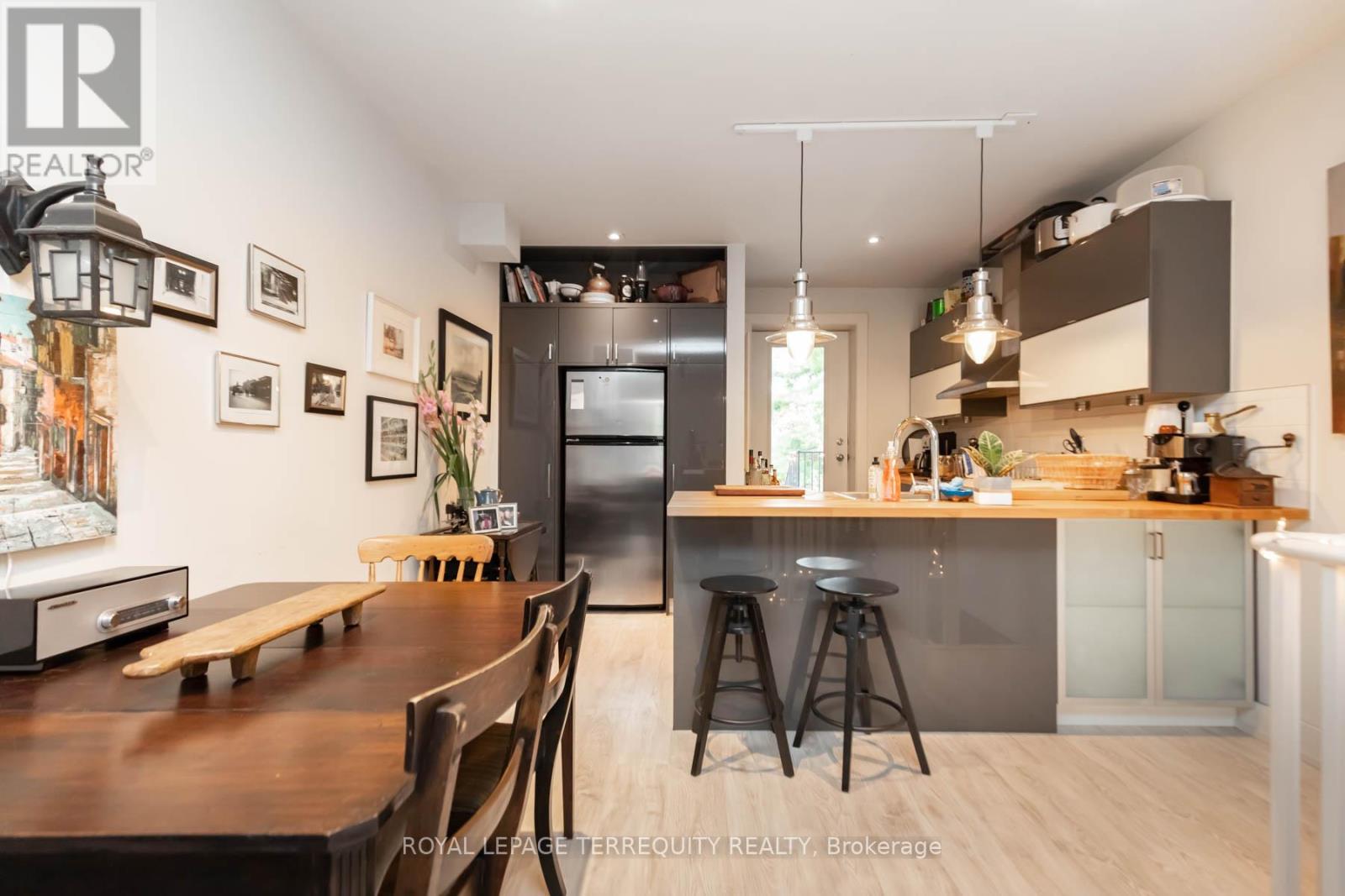 11 1/2 ROSE AVENUE, Toronto, Ontario