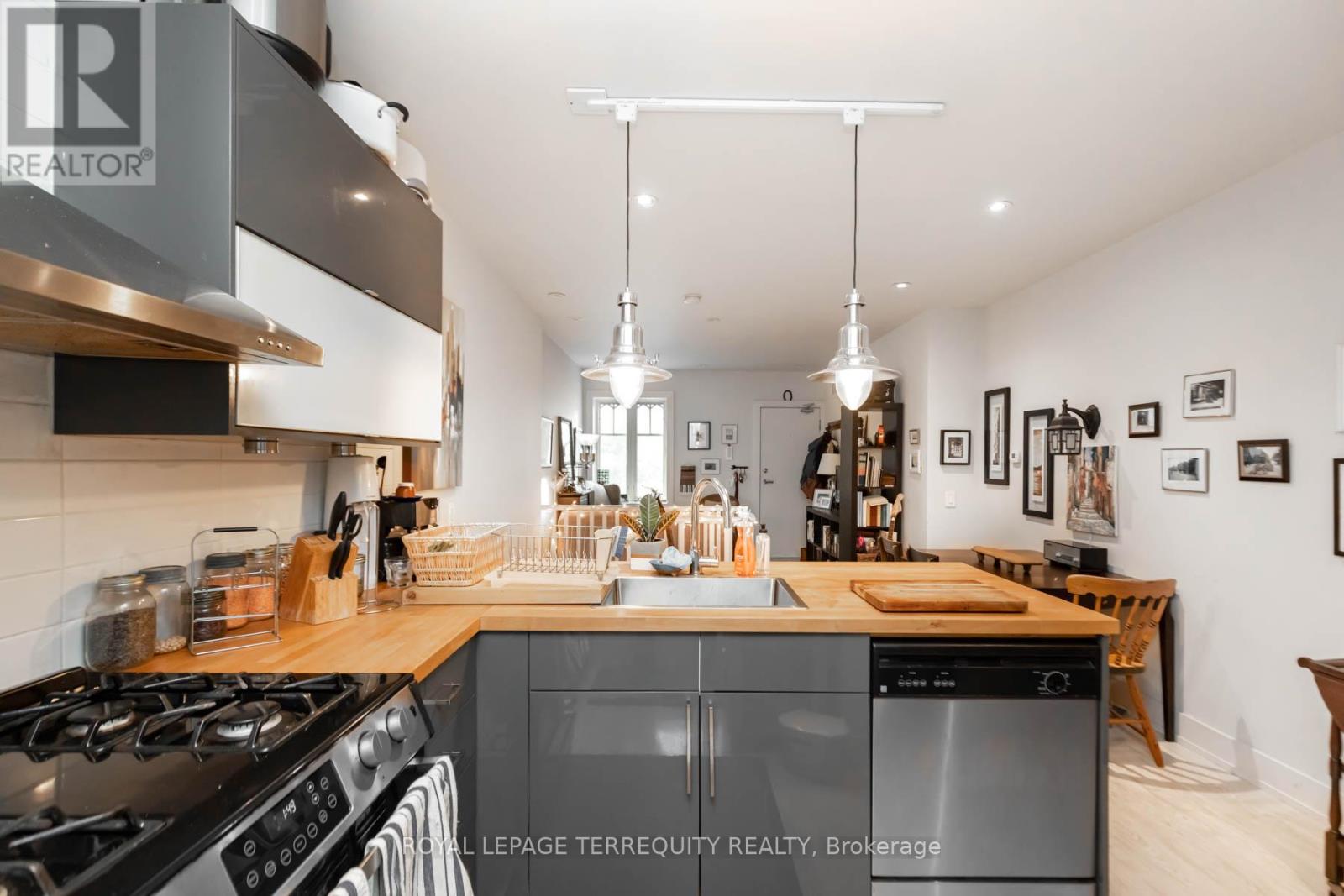 11 1/2 Rose Avenue, Toronto, Ontario  M4X 1N6 - Photo 3 - C12682574