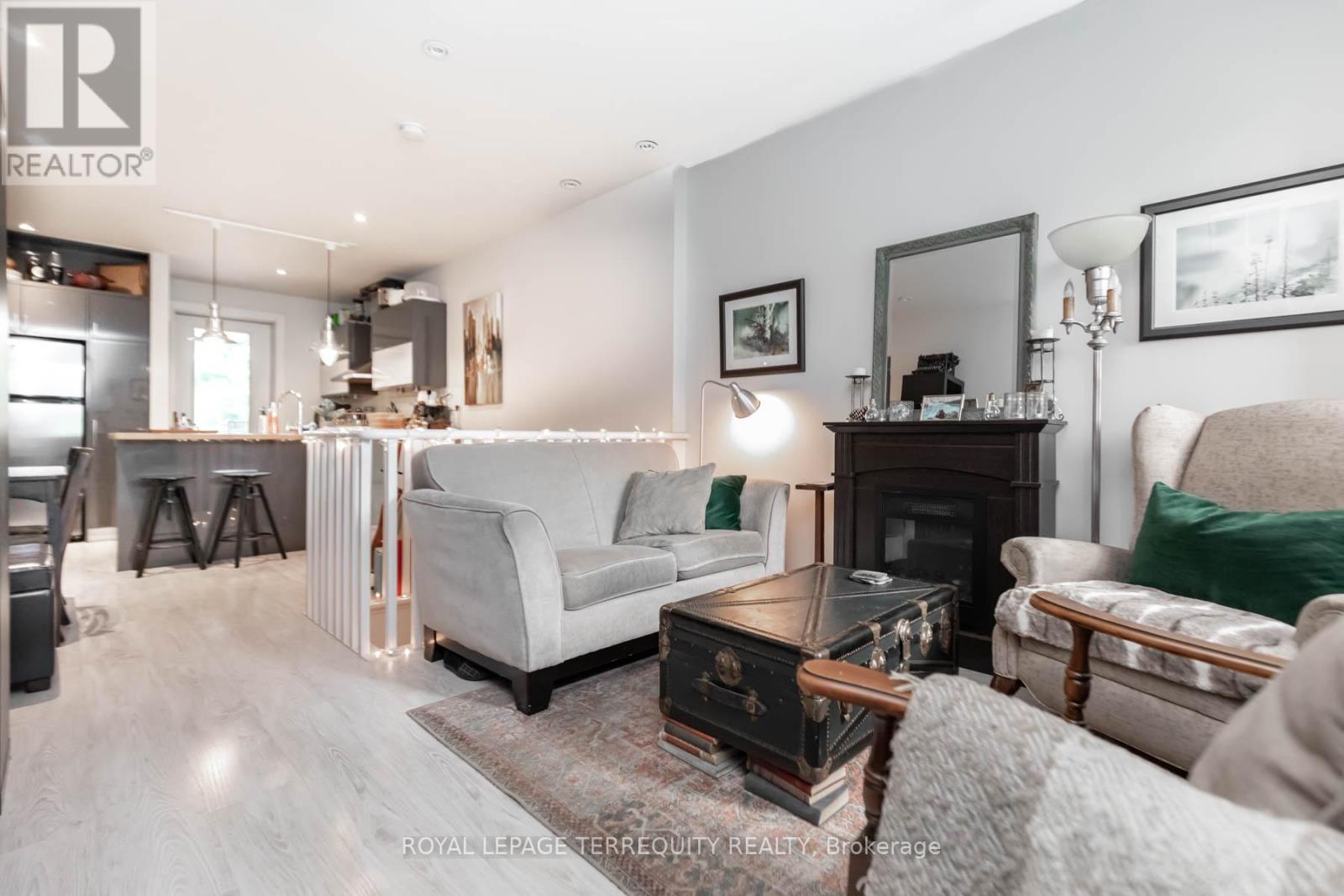 11 1/2 Rose Avenue, Toronto, Ontario  M4X 1N6 - Photo 6 - C12682574