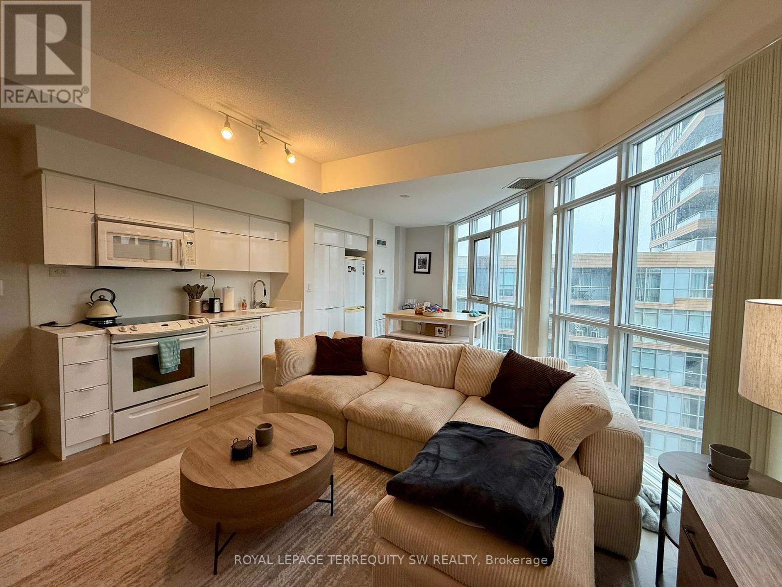 1033 - 21 Iceboat Terrace, Toronto, Ontario  M5V 4A9 - Photo 13 - C12682596