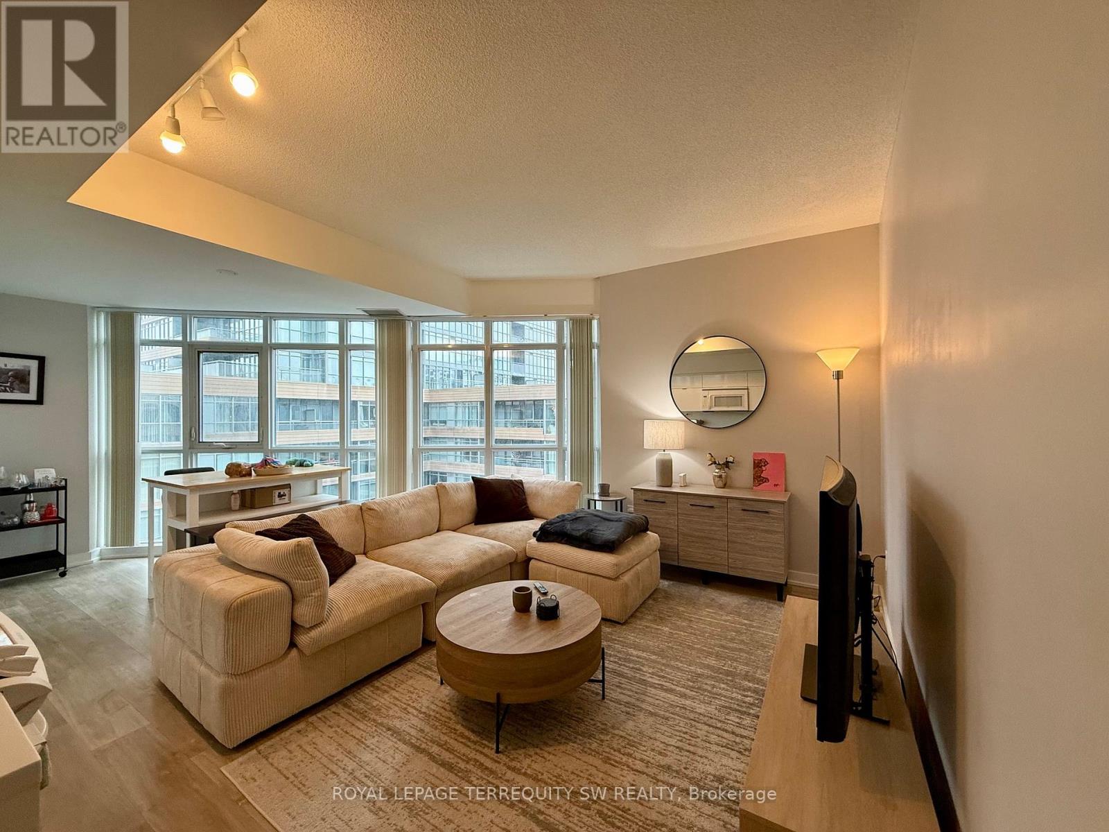 1033 - 21 Iceboat Terrace, Toronto, Ontario  M5V 4A9 - Photo 7 - C12682596