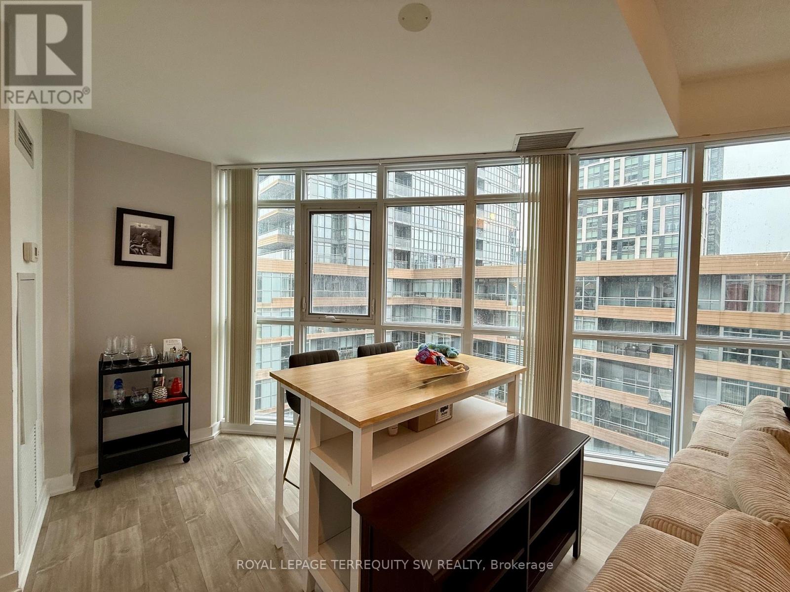 1033 - 21 Iceboat Terrace, Toronto, Ontario  M5V 4A9 - Photo 9 - C12682596