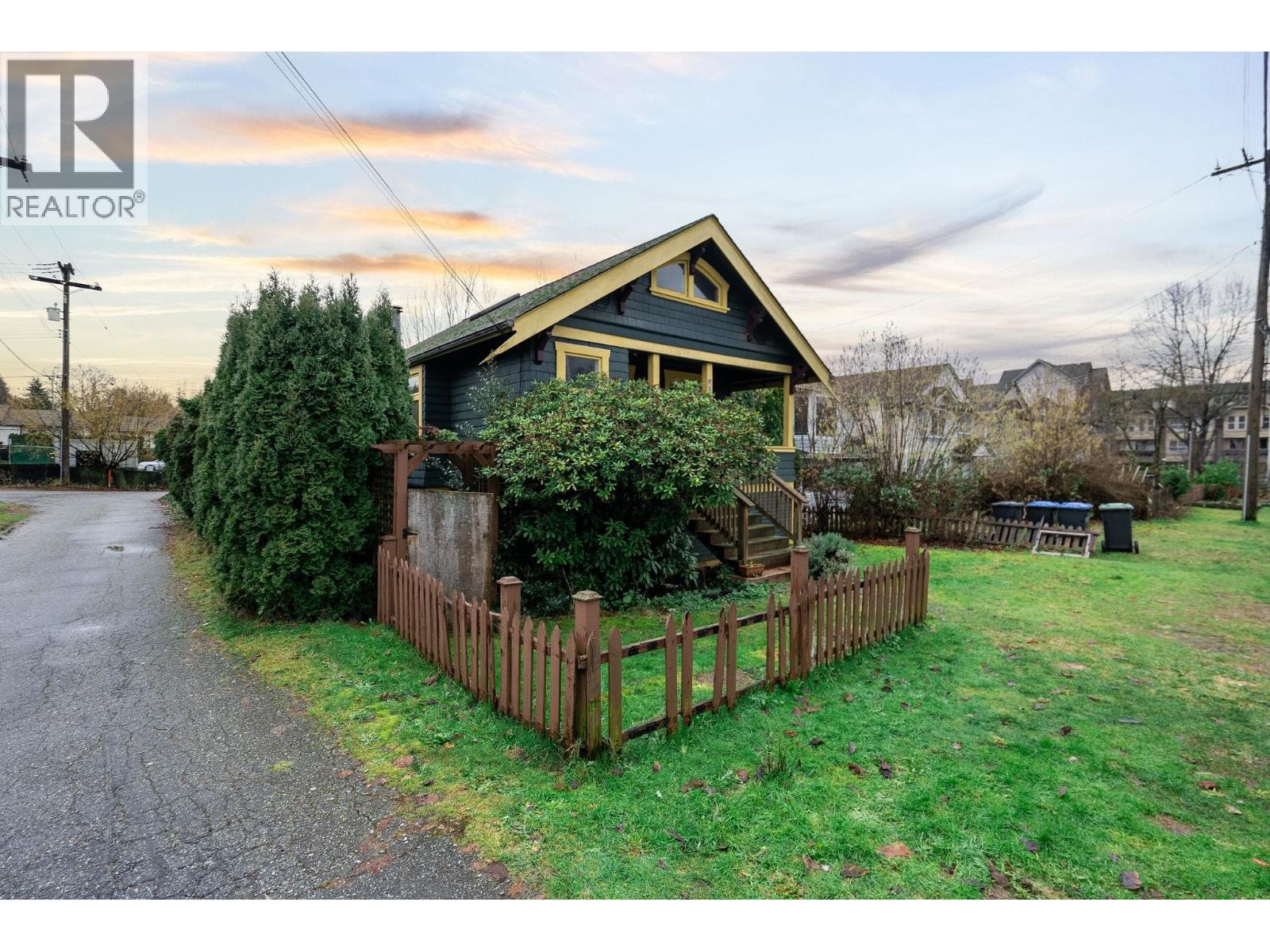 2336 Rindall Avenue, Port Coquitlam, British Columbia  V3C 1V2 - Photo 2 - R3077762