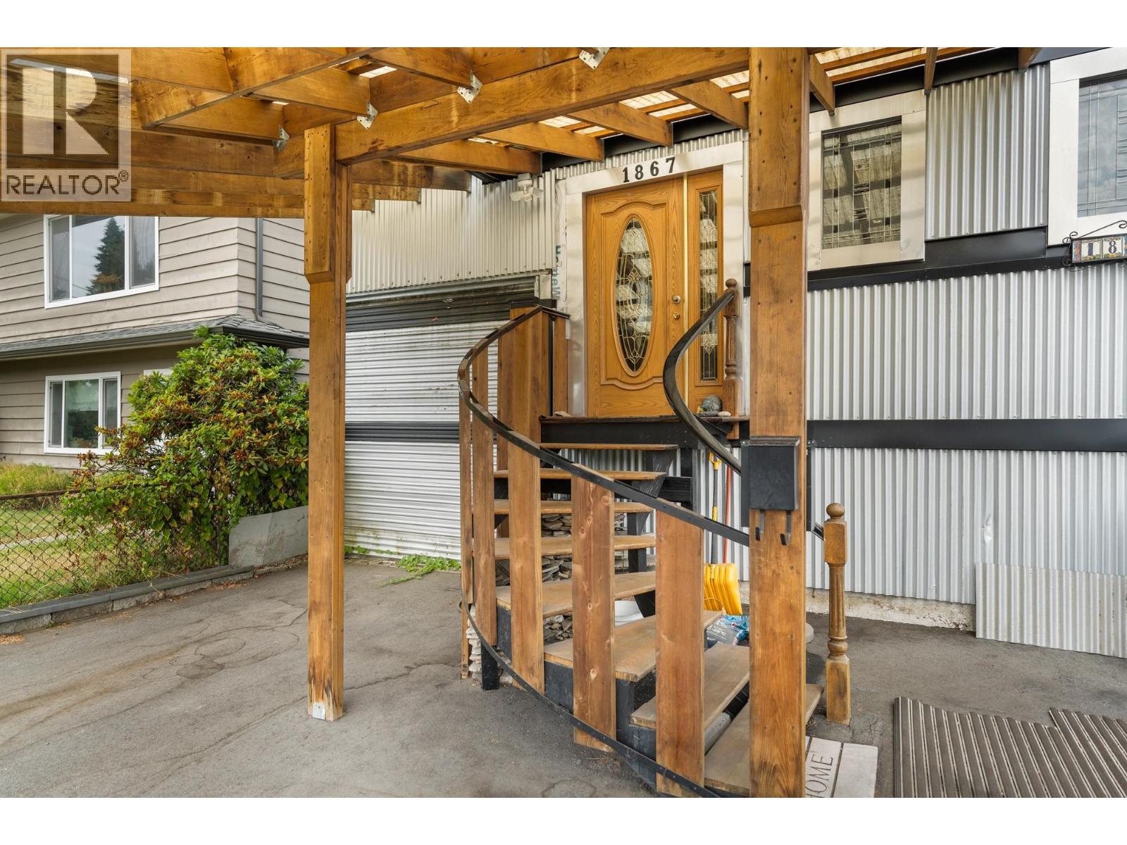 1867 Salisbury Avenue, Port Coquitlam, British Columbia  V3B 1X6 - Photo 2 - R3077705