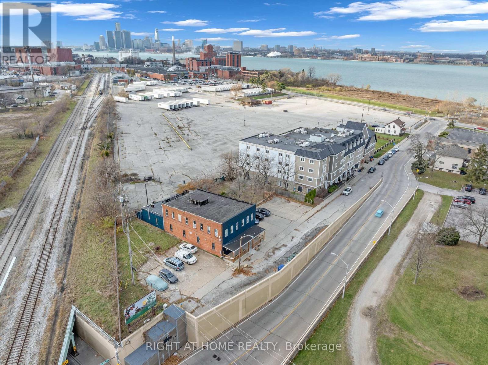 3 - 279 Drouillard Road, Windsor, Ontario  N8Y 2P4 - Photo 22 - X12515420