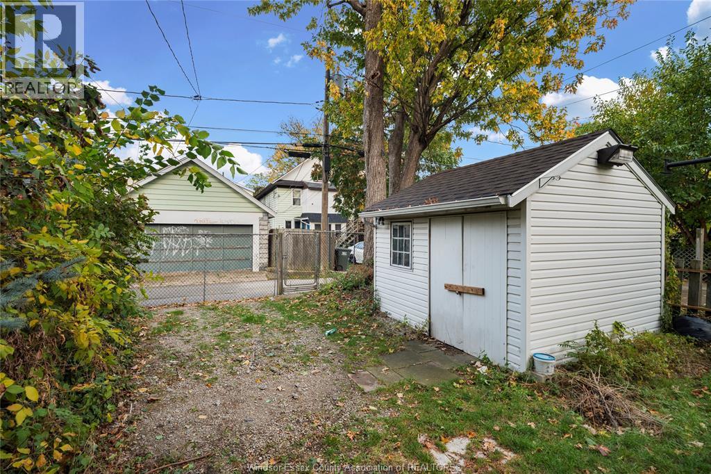 676 Moy, Windsor, Ontario  N9A 2N6 - Photo 32 - 26000709