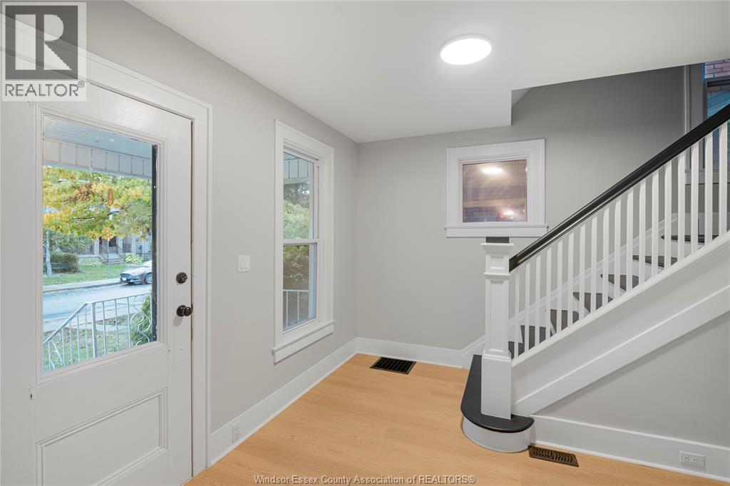 676 Moy, Windsor, Ontario  N9A 2N6 - Photo 5 - 26000709