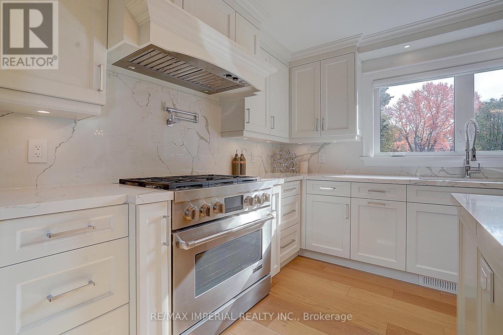 1832 Pine Siskin Court, Mississauga, Ontario  L5L 2Y3 - Photo 13 - W12682576