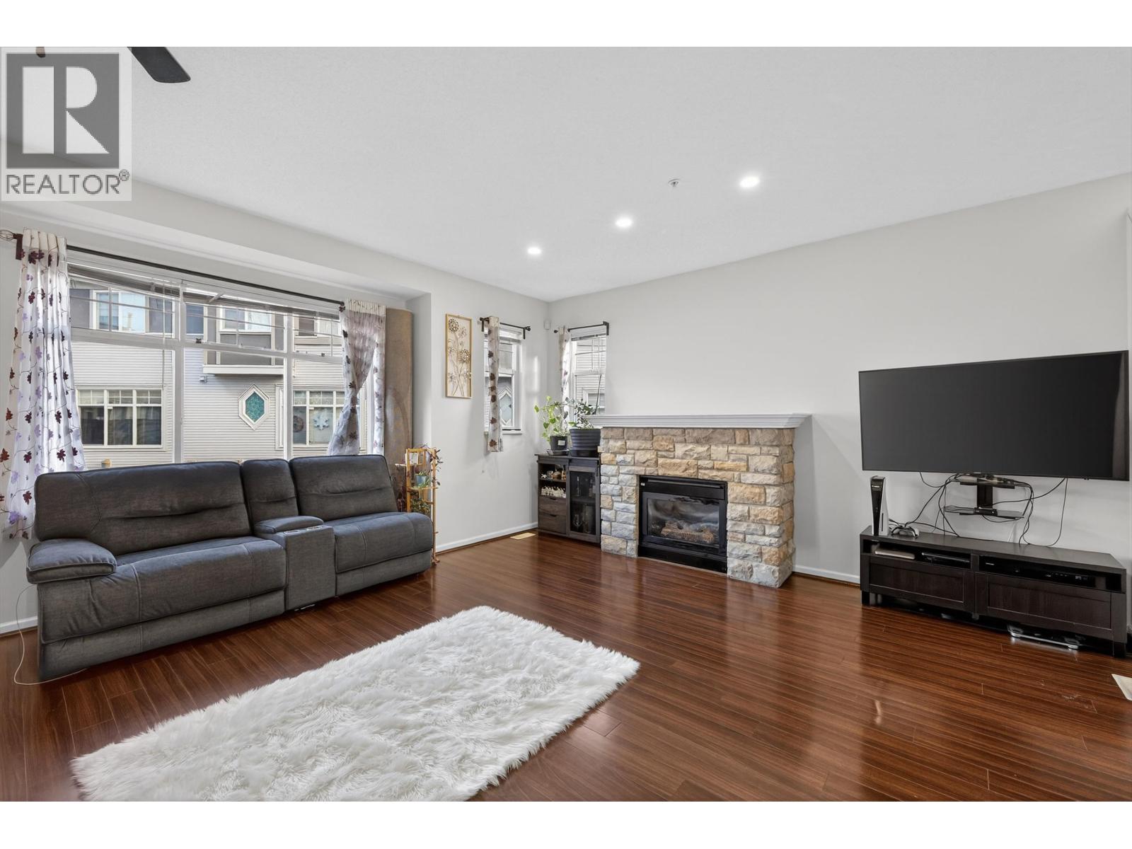 57 1010 Ewen Avenue, New Westminster, British Columbia  V3M 5C9 - Photo 3 - R3076775