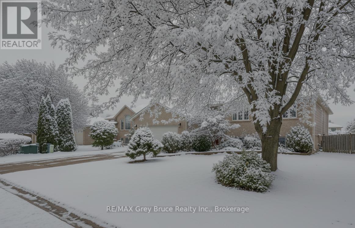 958 Highland Street, Saugeen Shores, Ontario  N0H 2C2 - Photo 2 - X12682612