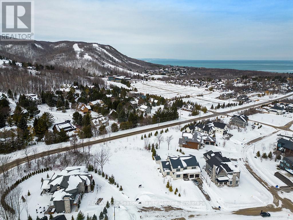 105 Grindelwald Court, Blue Mountains, Ontario  L9Y 0S4 - Photo 3 - X12682712