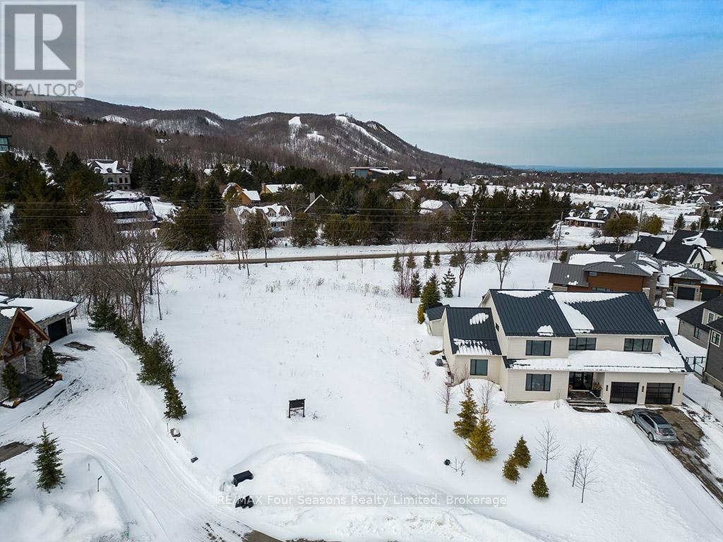 105 Grindelwald Court, Blue Mountains, Ontario  L9Y 0S4 - Photo 4 - X12682712