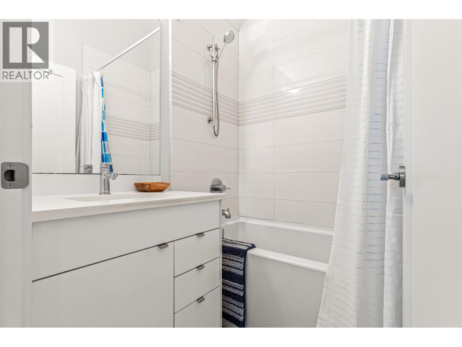 437 Vernon Drive, Vancouver, British Columbia  V6A 3N4 - Photo 24 - R3071420