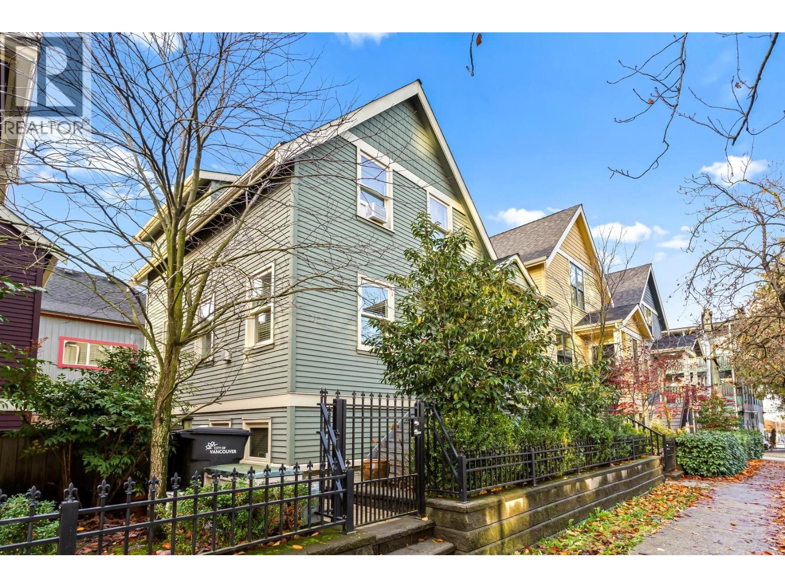 437 Vernon Drive, Vancouver, British Columbia  V6A 3N4 - Photo 1 - R3071420