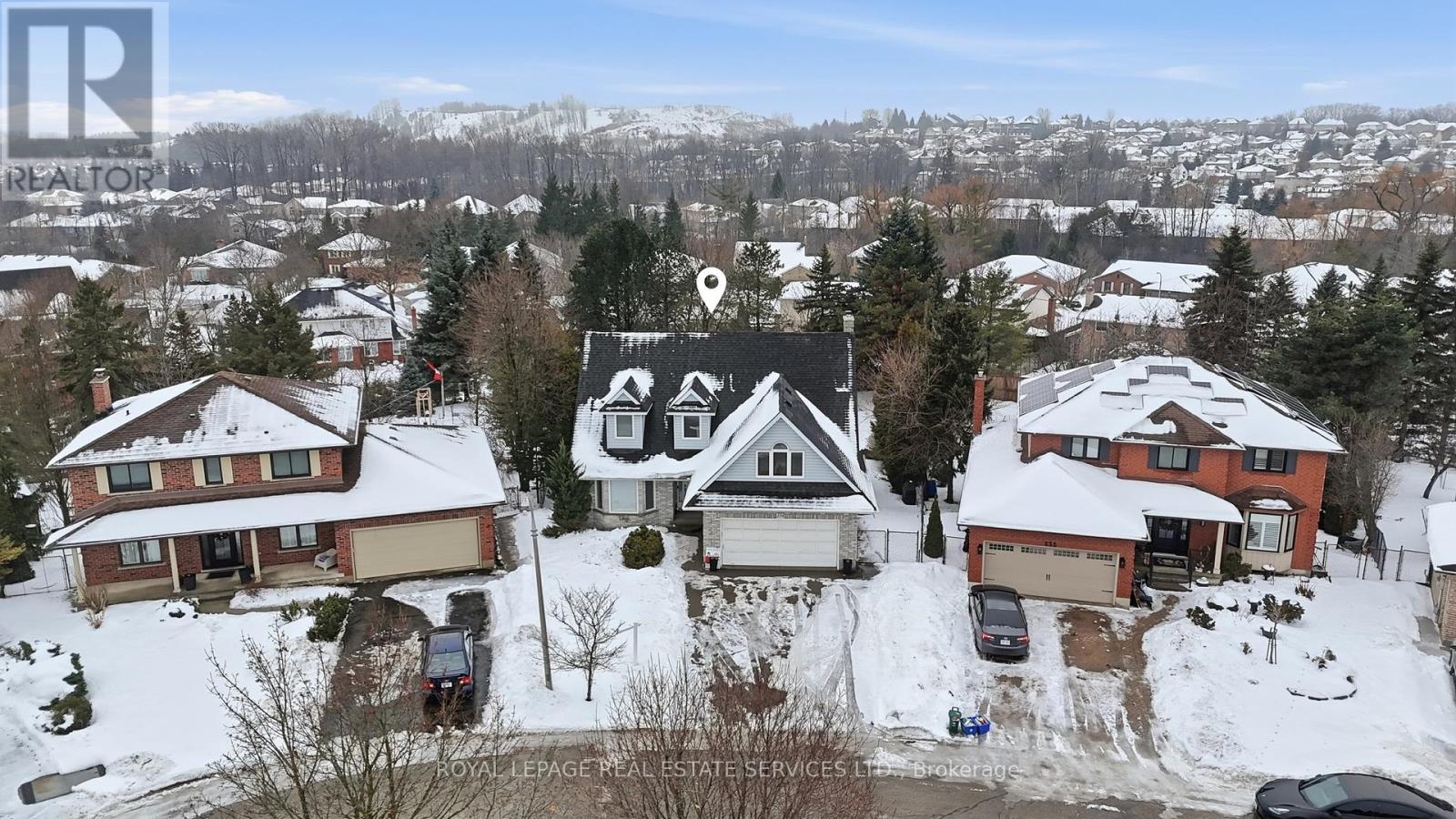 239 Rolling Acres Court, Kitchener, Ontario  N2A 3W5 - Photo 4 - X12681394