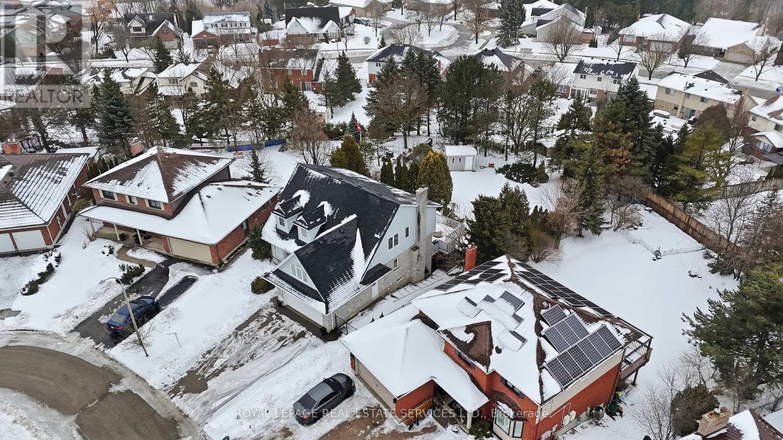 239 Rolling Acres Court, Kitchener, Ontario  N2A 3W5 - Photo 3 - X12681394