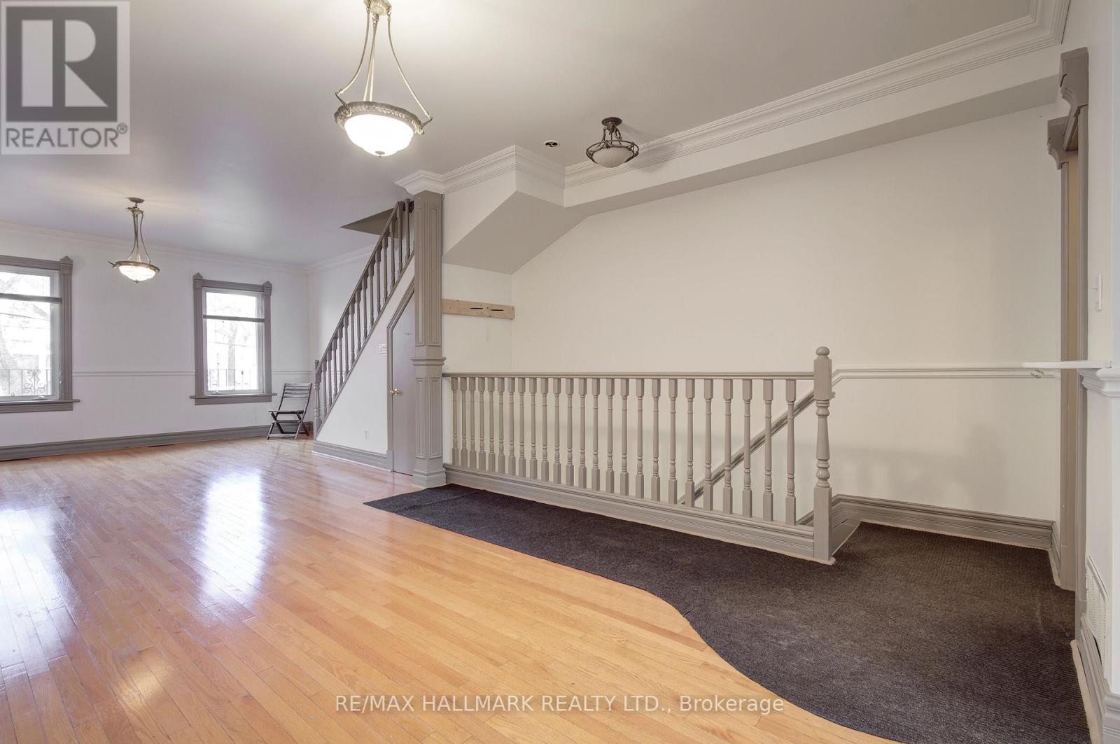 Upper - 39 Grange Avenue, Toronto, Ontario  M5T 1C6 - Photo 10 - C12682616