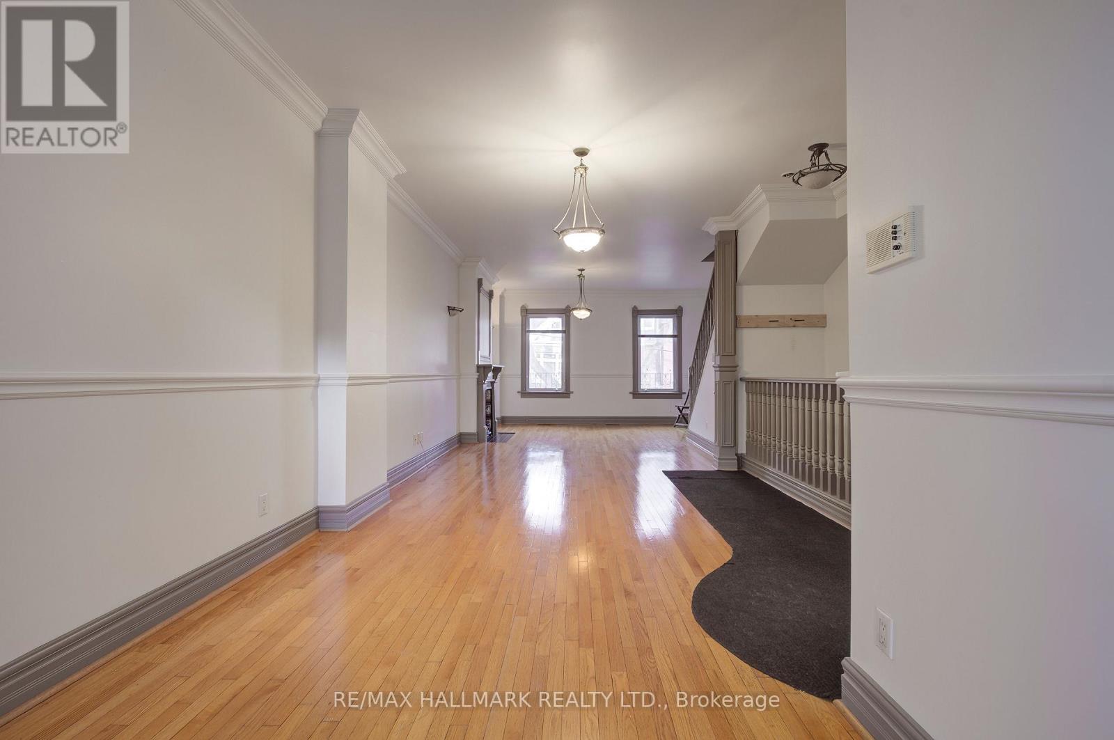 Upper - 39 Grange Avenue, Toronto, Ontario  M5T 1C6 - Photo 11 - C12682616