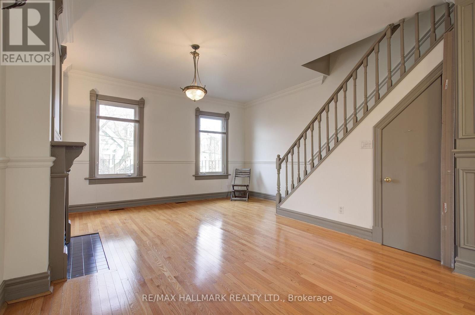 Upper - 39 Grange Avenue, Toronto, Ontario  M5T 1C6 - Photo 12 - C12682616