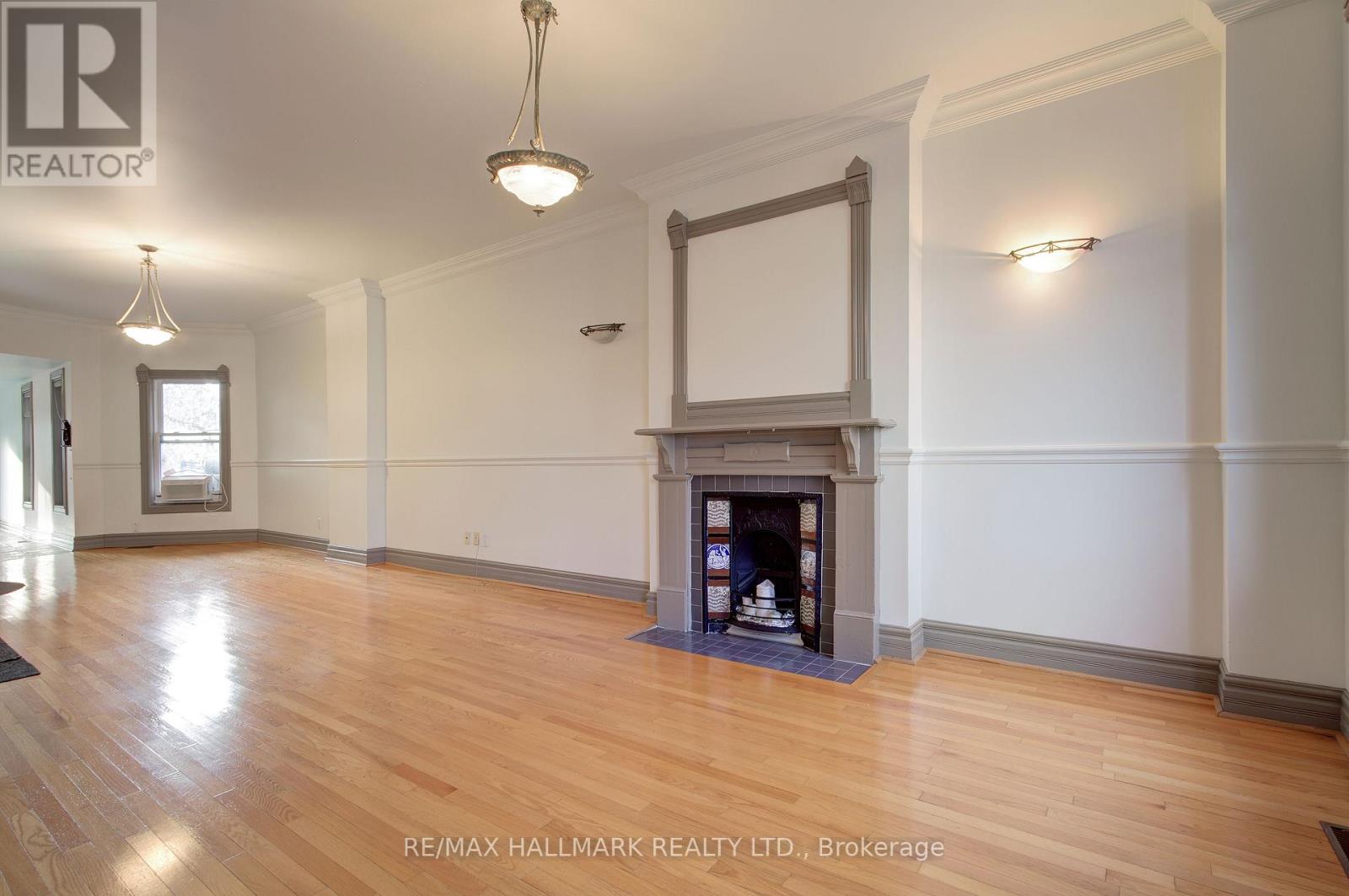 Upper - 39 Grange Avenue, Toronto, Ontario  M5T 1C6 - Photo 13 - C12682616