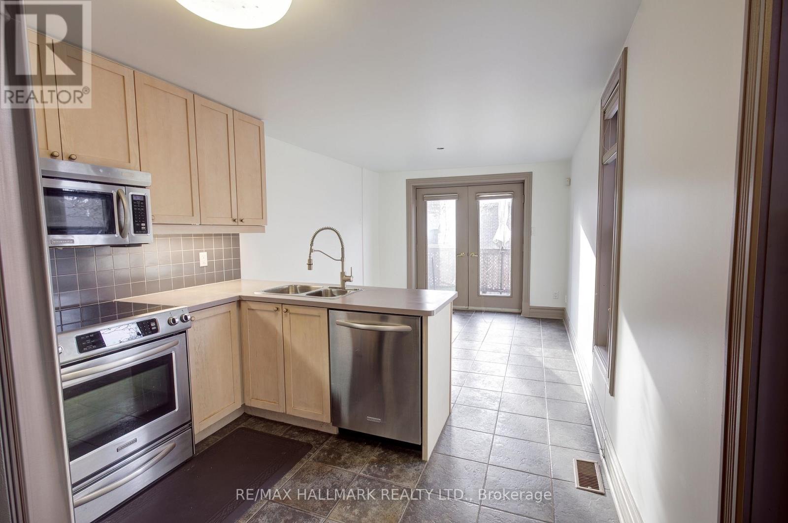 Upper - 39 Grange Avenue, Toronto, Ontario  M5T 1C6 - Photo 18 - C12682616