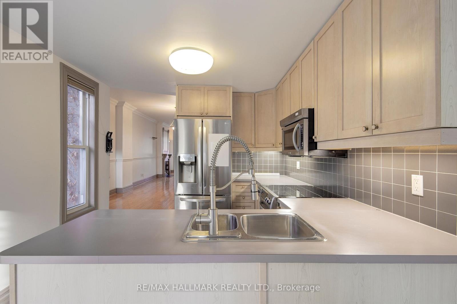 Upper - 39 Grange Avenue, Toronto, Ontario  M5T 1C6 - Photo 19 - C12682616