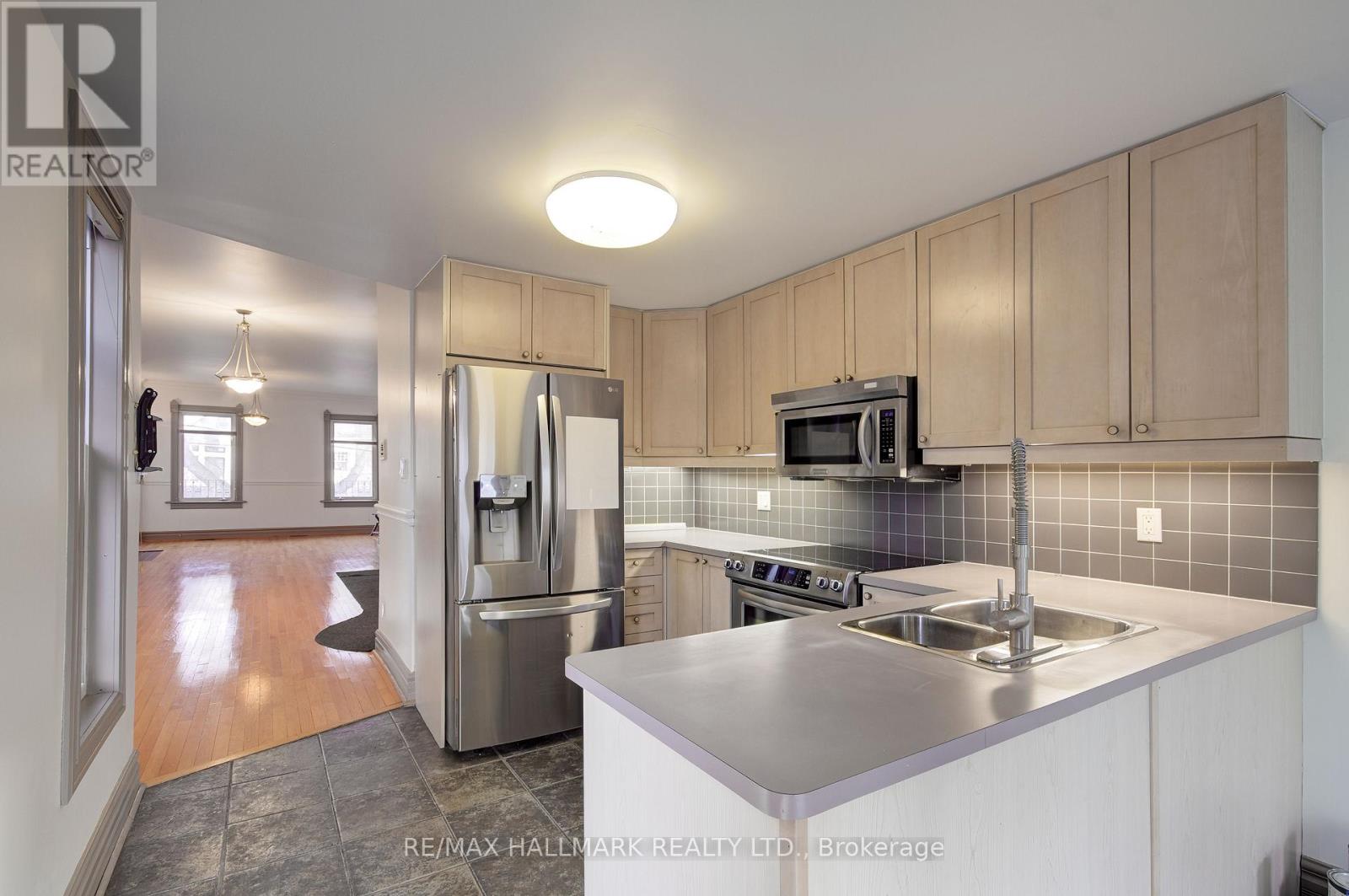 Upper - 39 Grange Avenue, Toronto, Ontario  M5T 1C6 - Photo 20 - C12682616