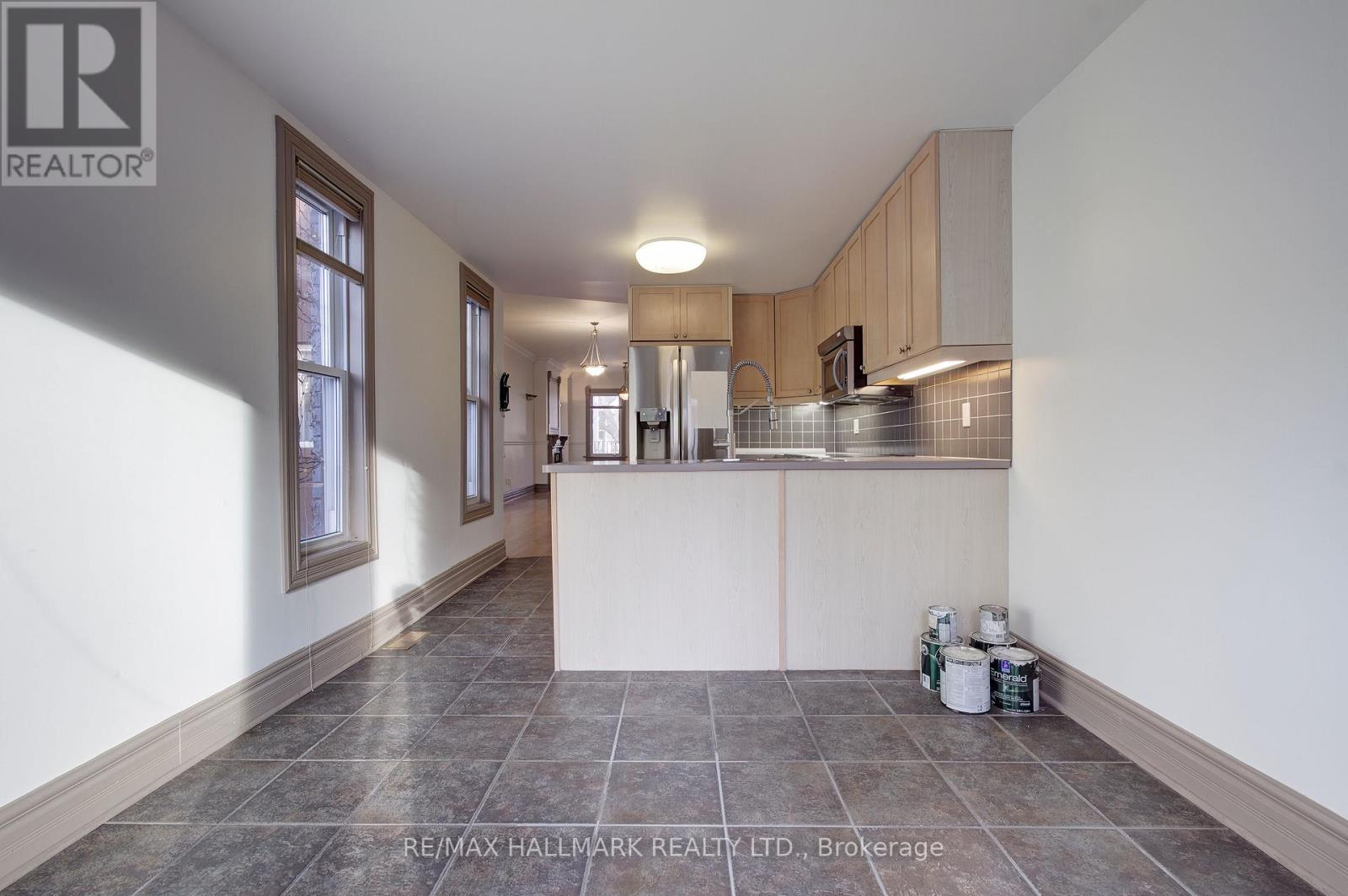Upper - 39 Grange Avenue, Toronto, Ontario  M5T 1C6 - Photo 22 - C12682616