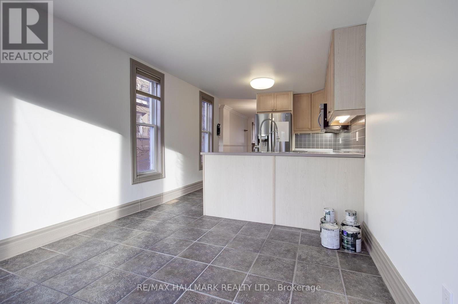 Upper - 39 Grange Avenue, Toronto, Ontario  M5T 1C6 - Photo 23 - C12682616