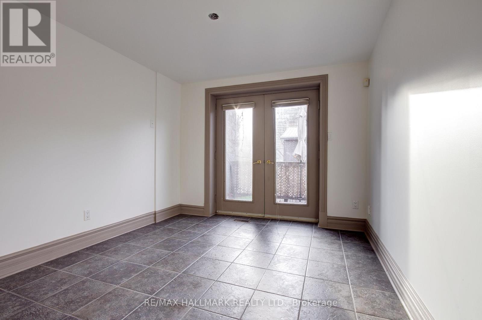 Upper - 39 Grange Avenue, Toronto, Ontario  M5T 1C6 - Photo 24 - C12682616