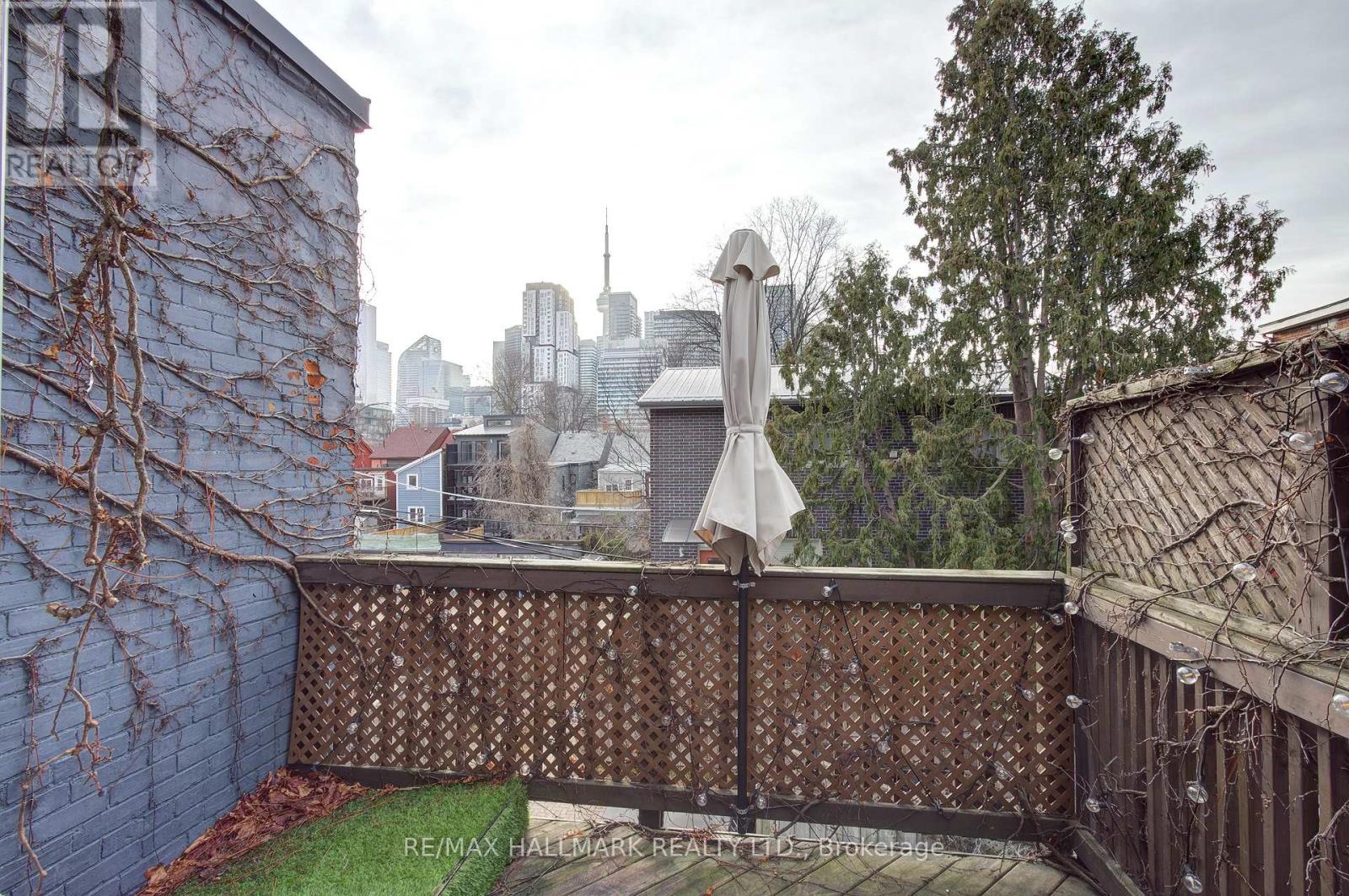 Upper - 39 Grange Avenue, Toronto, Ontario  M5T 1C6 - Photo 25 - C12682616