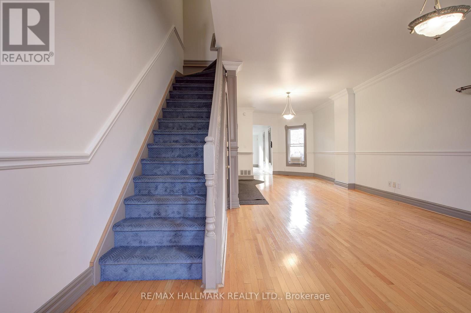 Upper - 39 Grange Avenue, Toronto, Ontario  M5T 1C6 - Photo 27 - C12682616