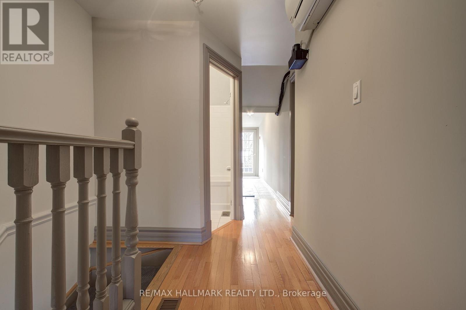 Upper - 39 Grange Avenue, Toronto, Ontario  M5T 1C6 - Photo 28 - C12682616