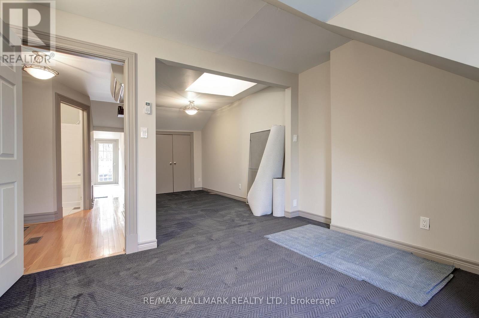 Upper - 39 Grange Avenue, Toronto, Ontario  M5T 1C6 - Photo 34 - C12682616