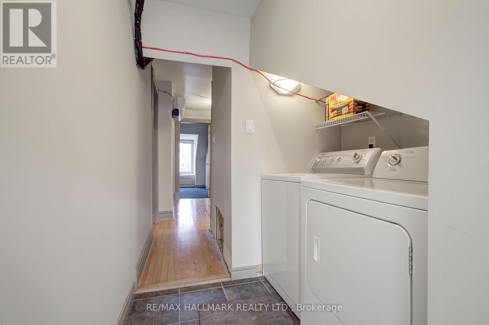 Upper - 39 Grange Avenue, Toronto, Ontario  M5T 1C6 - Photo 38 - C12682616